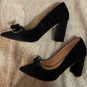 Pointed toe block heel